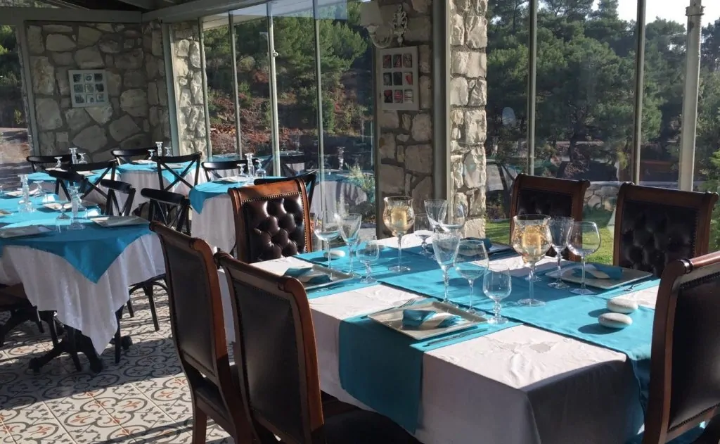 Kadehe Dökülen Şarap